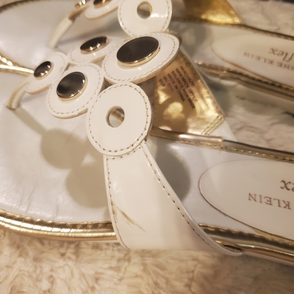 AK Anne Klein Achazie Thong Sandals in White and Gold - Picture 10 of 11